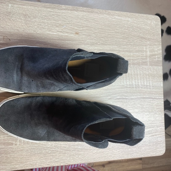 Dolce Vita Zabie Suede Platform Pull On Sneaker Booties - Picture 9 of 9